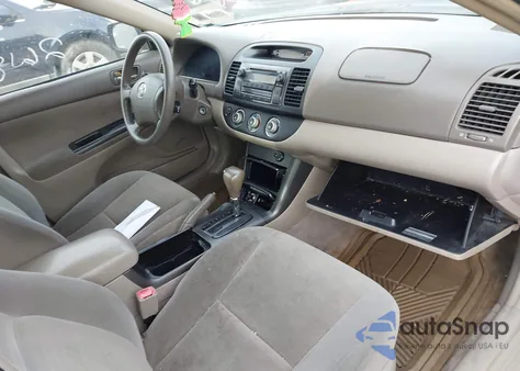 2005 Toyota Camry Le z USA, uszkodzony, nr VIN 4T1BE32K15U040111